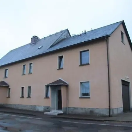 Horn Apartment *